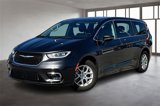 Used 2023 Chrysler Pacifica Touring-L image 2