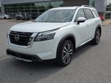 New 2025 Nissan Pathfinder Platinum image 2
