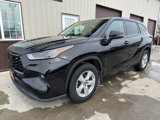 Used 2022 Toyota Highlander LE image 3