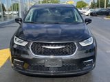 Used 2023 Chrysler Pacifica Touring-L image 3
