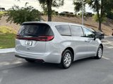 Used 2026 Chrysler Pacifica Select image 5