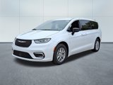 New 2026 Chrysler Pacifica Select image 2
