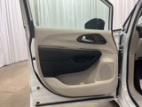 Used 2023 Chrysler Pacifica Limited image 6