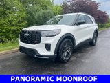 Used 2025 Ford Explorer ST image 3