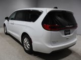 Used 2023 Chrysler Pacifica Touring-L image 4