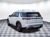 Used 2024 Nissan Pathfinder Platinum image 3