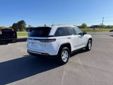 Used 2023 Jeep Grand Cherokee Laredo image 4