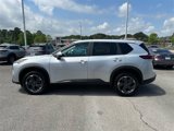 Used 2025 Nissan Rogue SV image 4