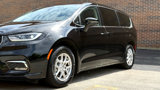Used 2024 Chrysler Pacifica Touring-L image 5