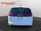 Used 2023 Chrysler Pacifica Touring-L image 6
