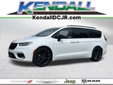 New 2025 Chrysler Pacifica Limited w/ Uconnect Theater Family Group image 1