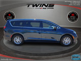 New 2025 Chrysler Pacifica Select image 2