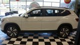 Certified 2025 Volkswagen Atlas SE image 4