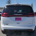 Used 2023 Chrysler Pacifica Limited image 3