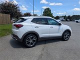 Used 2022 Buick Encore GX Essence image 4