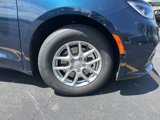 New 2025 Chrysler Pacifica Select image 3