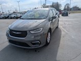 Used 2022 Chrysler Pacifica Touring-L image 4