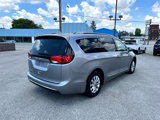 Used 2020 Chrysler Pacifica Touring-L image 3