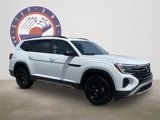 New 2025 Volkswagen Atlas Peak Edition SE image 2