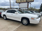 Used 2011 Lincoln Town Car Signature Limited image 2