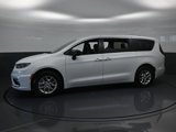 New 2025 Chrysler Pacifica Select image 2