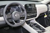 New 2025 Nissan Pathfinder SL image 2