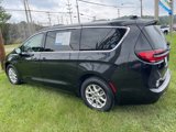 Used 2023 Chrysler Pacifica Touring-L image 4