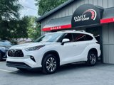 Used 2022 Toyota Highlander XLE image 3