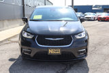 Used 2023 Chrysler Pacifica Touring-L image 2