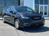 New 2025 Chrysler Pacifica Select image 3
