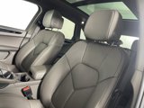 Certified 2024 Porsche Macan image 5