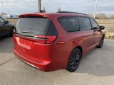 New 2025 Chrysler Pacifica Limited w/ Uconnect Theater Family Group image 4