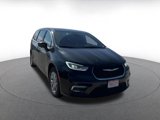Used 2024 Chrysler Pacifica Touring-L image 3