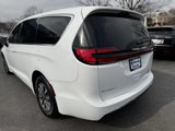 Used 2024 Chrysler Pacifica Select image 6