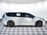 New 2024 Chrysler Pacifica Limited w/ Uconnect Theater Family Group image 2