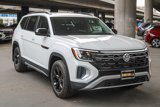 New 2025 Volkswagen Atlas Peak Edition SE image 3