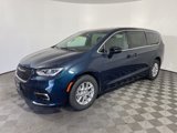 New 2025 Chrysler Pacifica Select image 3