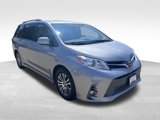 Used 2018 Toyota Sienna Limited image 3