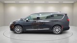 New 2025 Chrysler Pacifica Pinnacle image 4