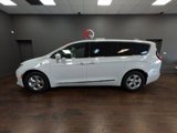 Used 2018 Chrysler Pacifica Touring-L image 2