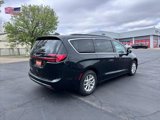 Used 2022 Chrysler Pacifica Touring-L image 3