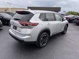 Used 2024 Nissan Rogue SV image 5