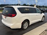 Used 2025 Chrysler Pacifica Select image 5