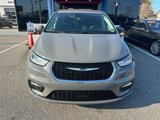 Used 2023 Chrysler Pacifica Touring-L image 3