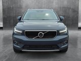 Used 2022 Volvo XC40 T4 Momentum image 2