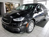 Used 2023 Chrysler Pacifica Touring-L image 3