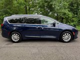 Used 2019 Chrysler Pacifica Touring-L image 3