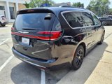 Used 2022 Chrysler Pacifica Touring-L image 5