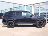 New 2025 Volkswagen Atlas Peak Edition SE image 4