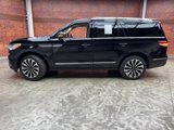 Used 2022 Lincoln Navigator Reserve image 2